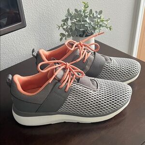 Vionic Coro Sneakers - Size 9